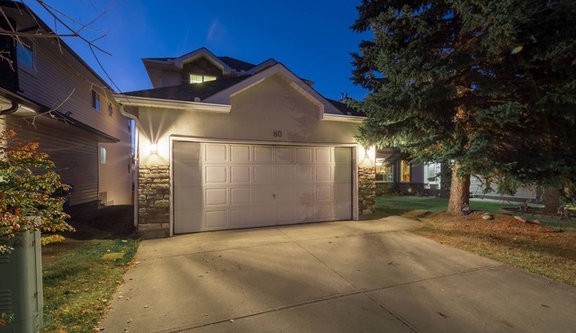 5 mins to ski resort and 10 mins to downtown cozy walk out basement 3 levels HM