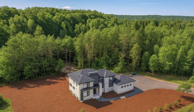 5BR Private Forest | Sleep 10 | Hot Tub+EV Charger