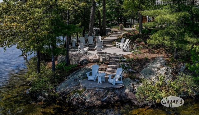 6 bed 8 bath cottage on Lake Rosseau