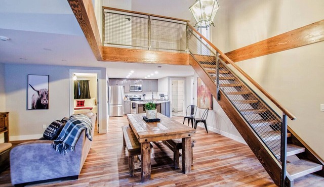 7-Bedroom Townhome with Pool & Banff Passes