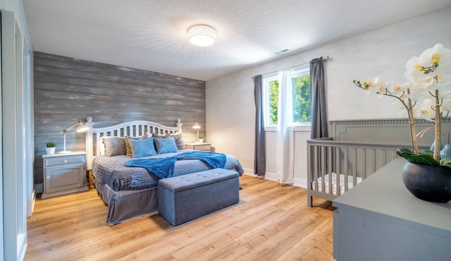 7BR Chalet w/Sauna&Hot Tub—2 Mins to Blue Mountain!
