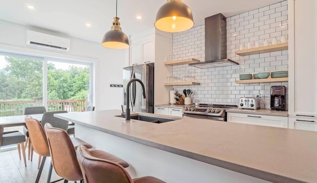 851 condo in Bromont Vieux Village mountain view