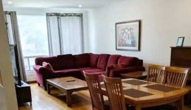 9 bedrooms, 4 bathrooms, 2 kitchens, free parking