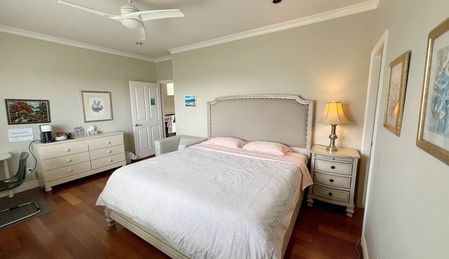 A lucky independent entrance suite with private washroom close to YVR Richmond