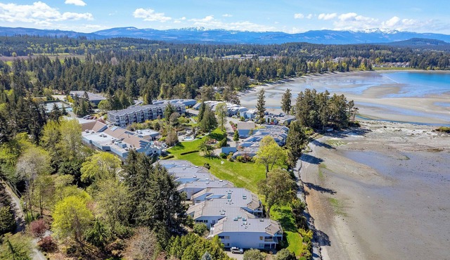 A newly renovated studio w/a kitchenette and 2 beds @ the Pacific Shores Resort