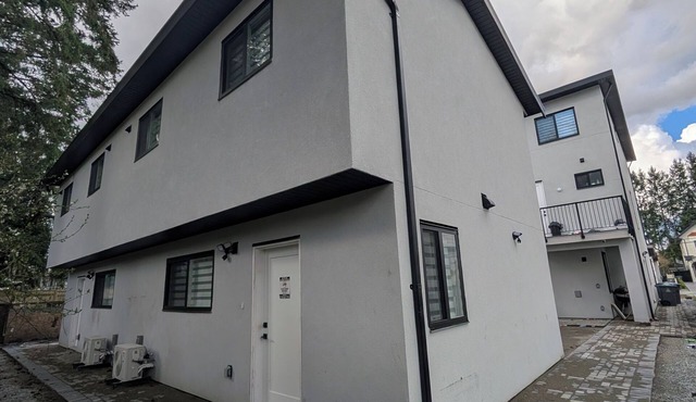 A relaxing & quiet 2 storey retreat!