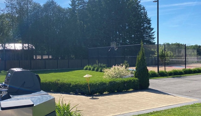 A true getaway. Pool cabana pickleball .10 acres fully manicured.