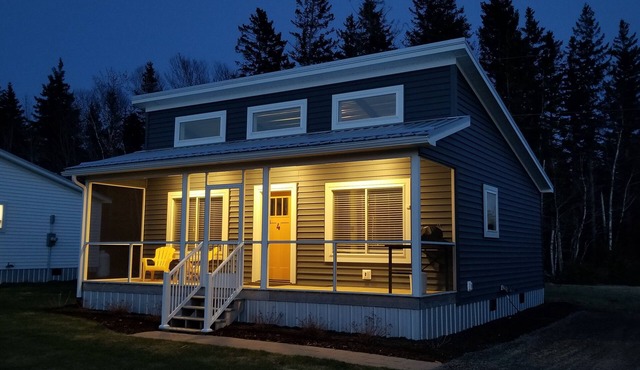 Adonai Cozy Cottage 4 retreat w/mountain views, near Cabot Trail, river access