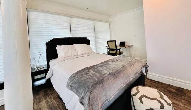 Adorable 1 Bedroom Suit