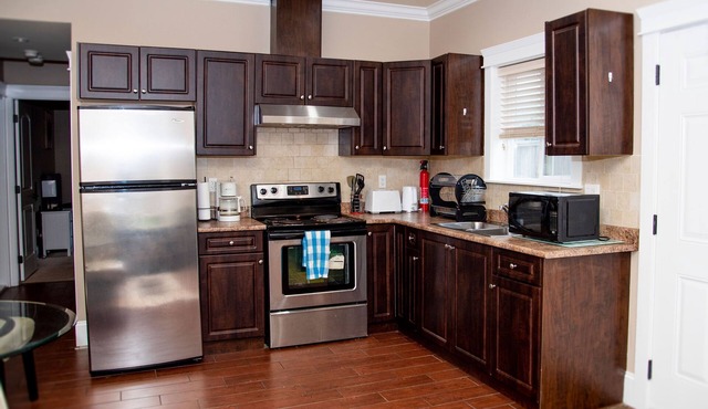 Adorable 2 Bdrm Suite In The Heart of Surrey Guildford