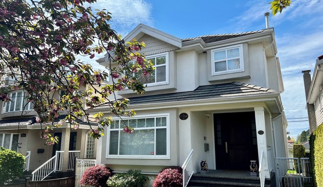 Adorable 4B House-Vancouver West Free Parking