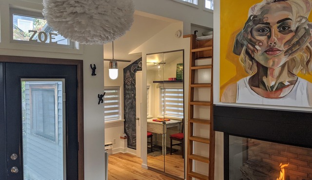 Adorable mini-house in heart of Trinity Bellwoods