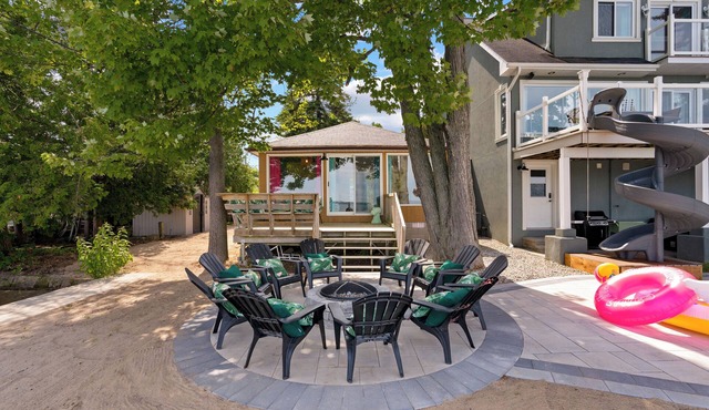 Adorable waterfront escape