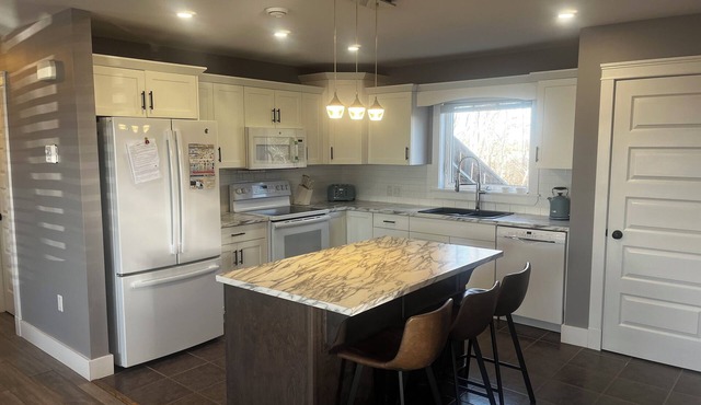 All one level 2 bedroom w/King beds in Charlottetown- close to hospital