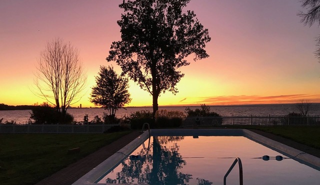 All Season Large lux on Water Amazing Skyline - hot tub, pool and beach