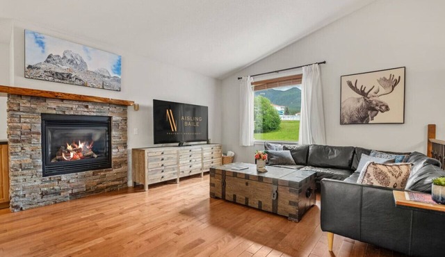 Alpenglow Retreat | Fire Pit | Games Room | Pets