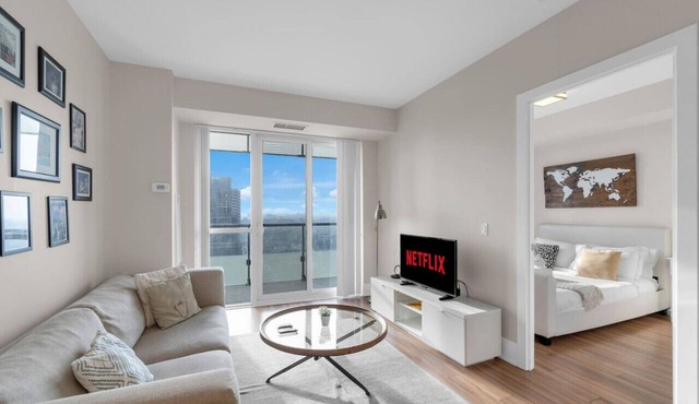 Amazing 1BR Suite - Rooftop Pool - View