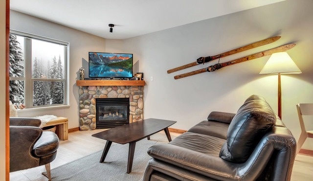 Amazing 2 Bedroom and 1 Bath Condo, close to hike/bike trails and village