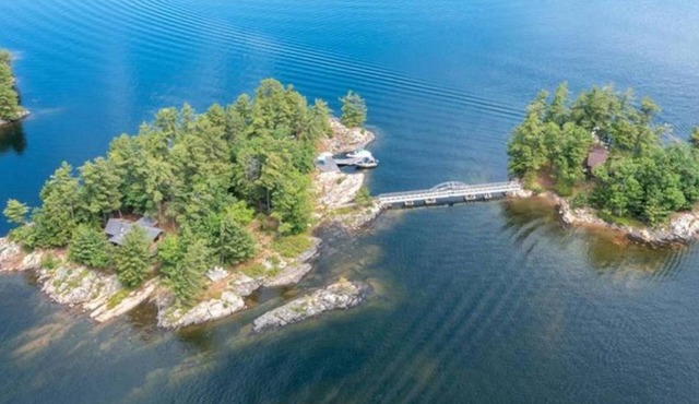 Anchor Island, an enchanting historic jewel