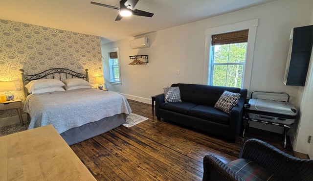 Apartment Suite in a Historic 1880s Inn · Cabot Trail & Aspy Bay, NS - Rm 1
