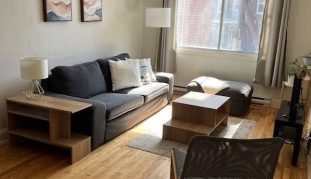 Apartment with landscaped backyard, close to Monkland village, MUHC, Concordia