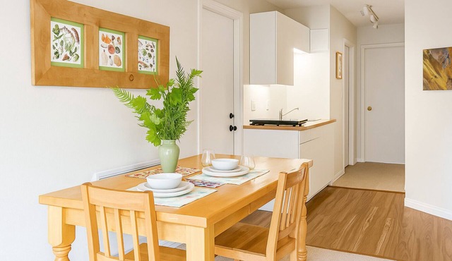 Arbutus and Fir Retreat. Priced for long stays. Pet-friendly!