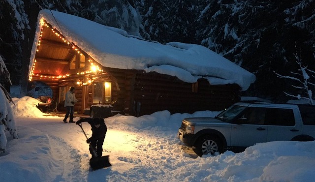 Arnie’s Beautiful Log Cabin Hideaway