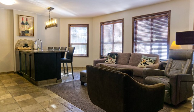 Aspens #109 Prime Ski-in Ski-out Location! Pool, Hot tubs, BBQ, Ski Hill View