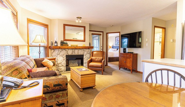 Aspens #209 Prime Ski-in Ski-out Location! Pool, Hot tubs, Ski Hill View