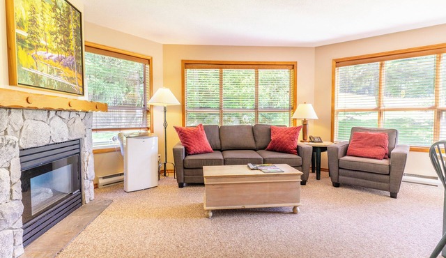 Aspens #252 Prime Ski-in Ski-out Location! Pool, Hot tubs, BBQ, sleeps 6
