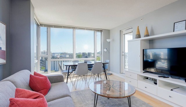 Astoria Cityscapes-Stunning Ocean and Mountain Views by Victoria Prime!