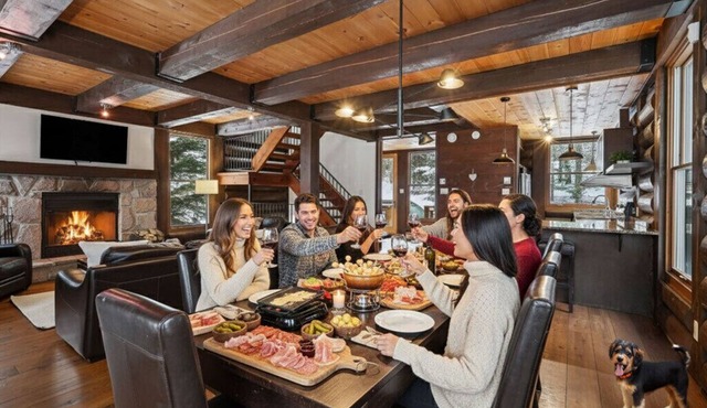 At only 7 km from Mont-Tremblant Skiing, Dream Chalet with Spa & Fireplace