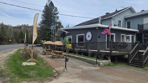 Auberge HALDER Lodge Inn Vacation Rental Near Mont Tremblant, Laurentians