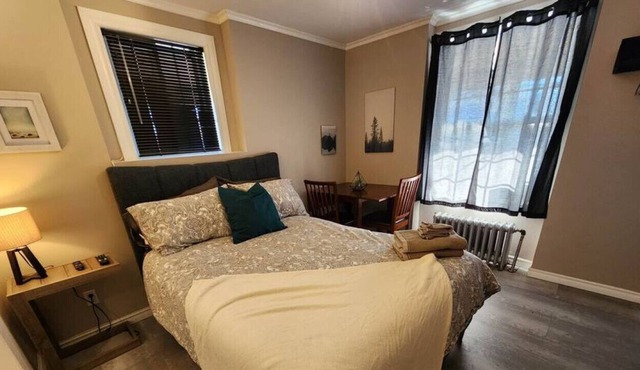 Bachelor Oasis w/ Free Parking & Nearby Hotspots!