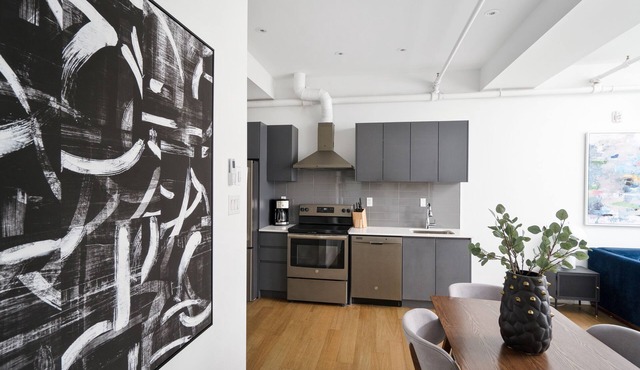 BAKAN Gem in the city : MODERN 1BD in Old Mtl/DT