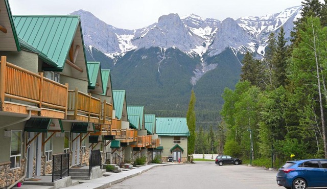 BANFF WOODS LODGE
