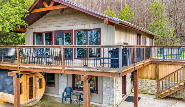 Bay Mount Chalet with Sauna