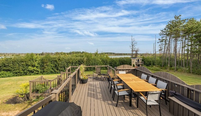 Bay Shore Country Home - Elegant and spacious home with beautiful water views