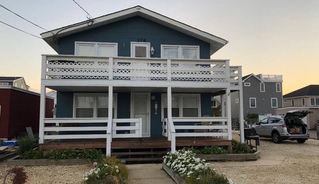 Bay Side Second Floor Duplex in Ship Bottom walking distance to shops, pubs, resturants 140561