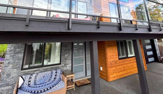 Bayview Retreat 4 bd walk to Cowichan bay village