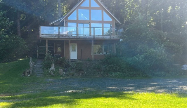 Beach front newly renovated 4 bed house quiet safe beach Family Friendly