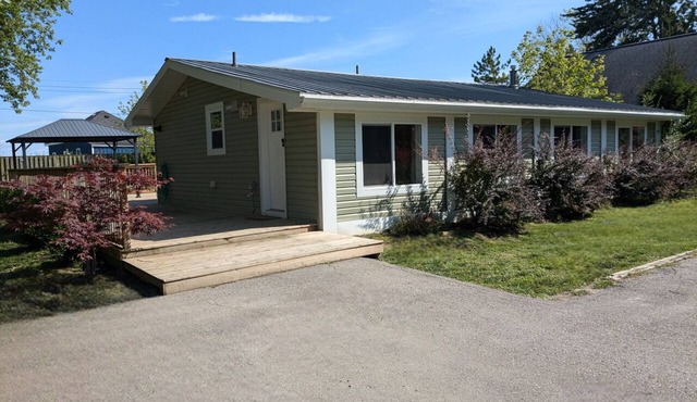 Beach Life Cottage by Grand Bend: A Modern Retreat Just Steps to the Beach!
