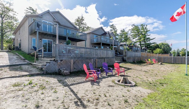 Beach1 Wasaga Beach - Waterfront Cottage - Hot Tub, Pool Table