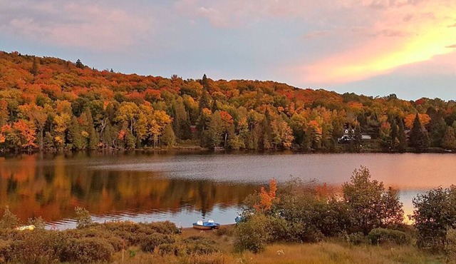Beachfront Lake House in St-Donat