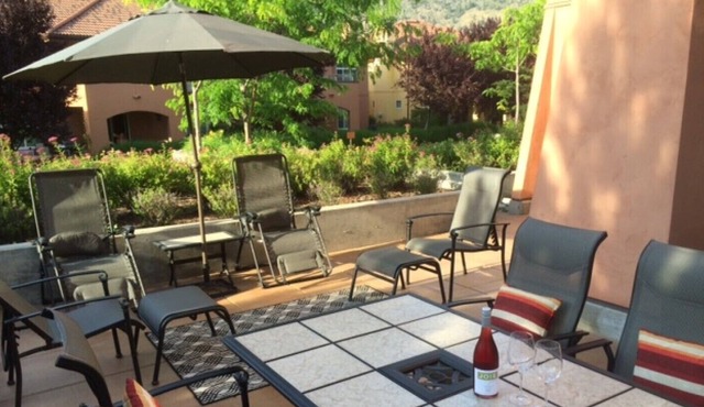 Beachfront 2-bedroom condo with spacious patio in exclusive Casa del Lago