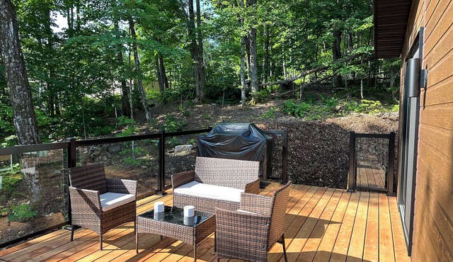 Beautiful brand new chalet with incredible views of lake and mountains