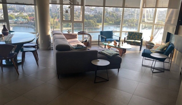 Beautiful 1800 Sq Ft Penthouse with Amazing Location in Yaletown