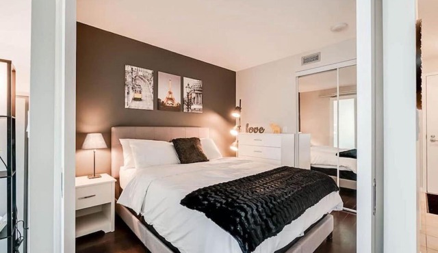 Beautiful 1BD 1BA Condo Lake and City Views