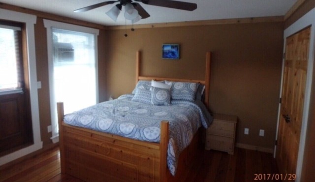 Beautiful 1bedroom suite 10 minutes away from spectacular Shuswap Lake!