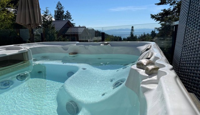Beautiful 2-bdrm home with ocean & sunset views
